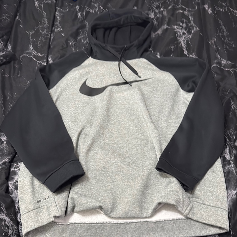 Nike Men's Gray and Black Sweater